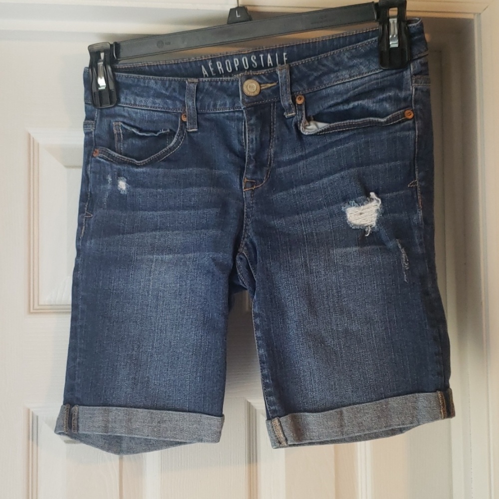 Aeropostale Bermuda jean Shorts. Size 4. Like New